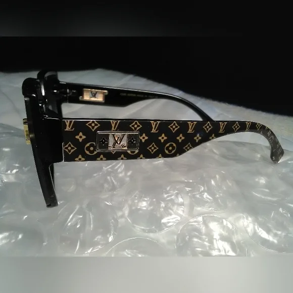 AUTHENTIC Louis Vuitton Black Sunglasses W/ Gold Monogram GORGEOUS MONOGRAM - Picture 10 of 14